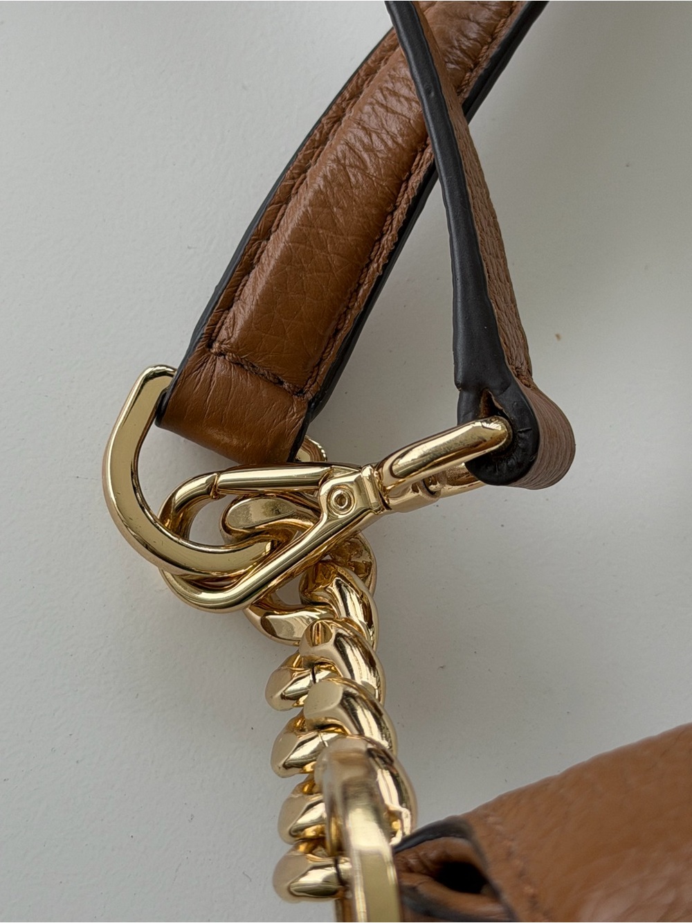Michael Kors Camel Brown Pebbled Leather Bedford Crossbody Handbag -Tassel/Strap - Picture 3 of 16